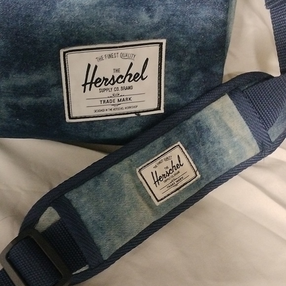 Hershel blue denim laptop case. - Picture 3 of 16